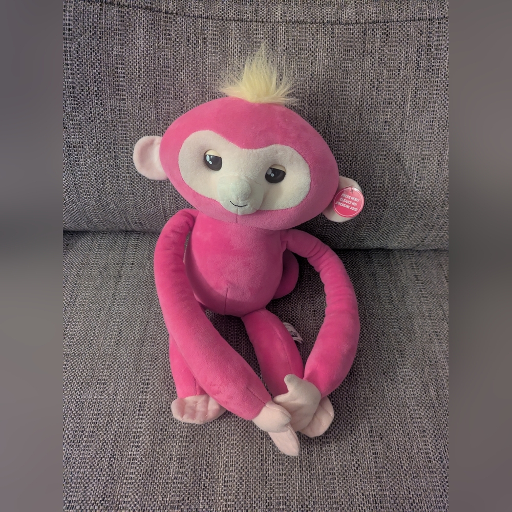 Fingerlings HUGS Bella Pink Interactive Talking Plush Monkey Pet Toy 17"
